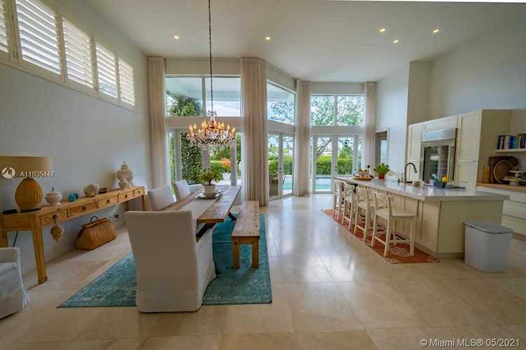 5712 E Regency Cir Boca Raton, FL 33496