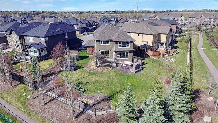 32 Quarry Gardens SE Calgary, AB T2C 5H7