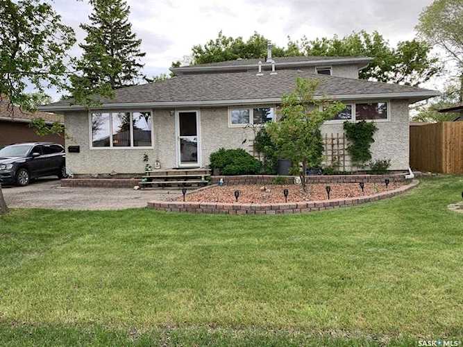 34 Ellison Crescent Regina, SK S4R 4V3