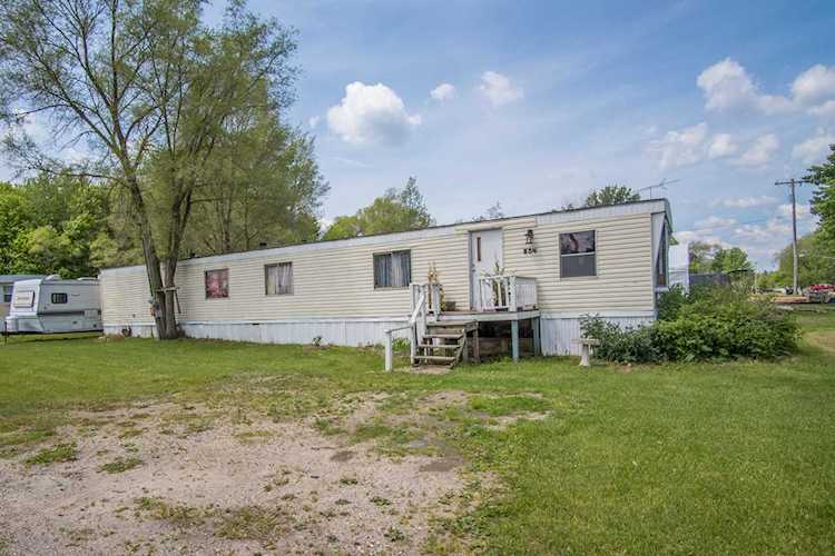 504 Locust St Howard City, MI 49329