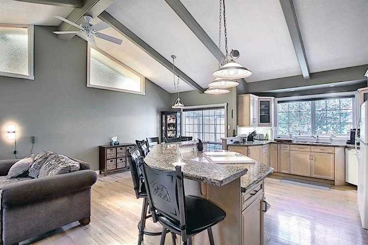 624 Hunterfield Place NW Calgary, AB T2K 4L6