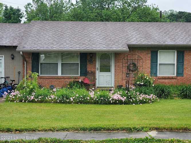 1303 Woodcreek Dr La Grange, KY 40031