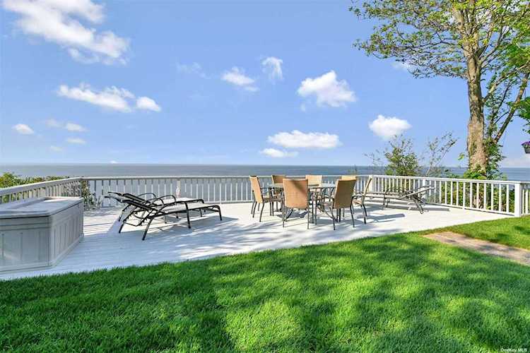 88 E Cliff Road Wading River, NY 11792