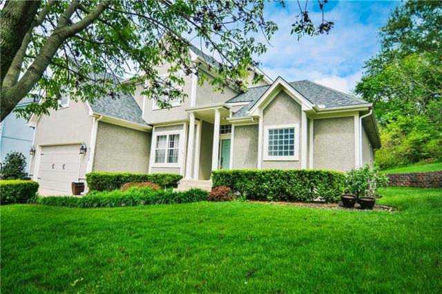 6213 NE Upper Wood Dr Lee's Summit, MO 64064