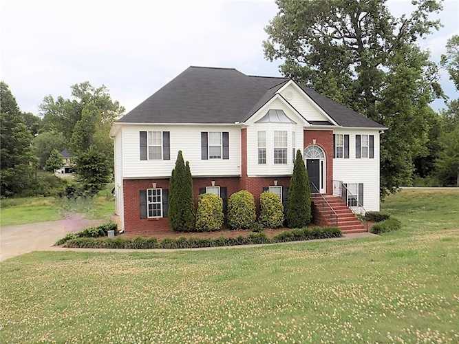107 Magnolia Dr SE Calhoun, GA 30701 | MLS 6894232 Photo 1