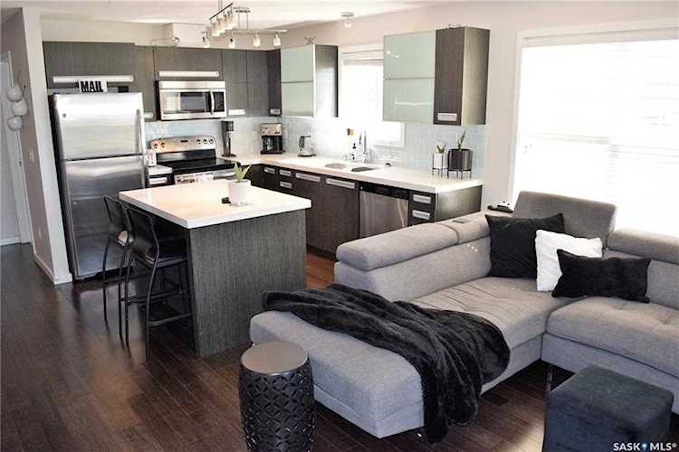 1640 Dakota Dr Regina, SK S4Z 0A4