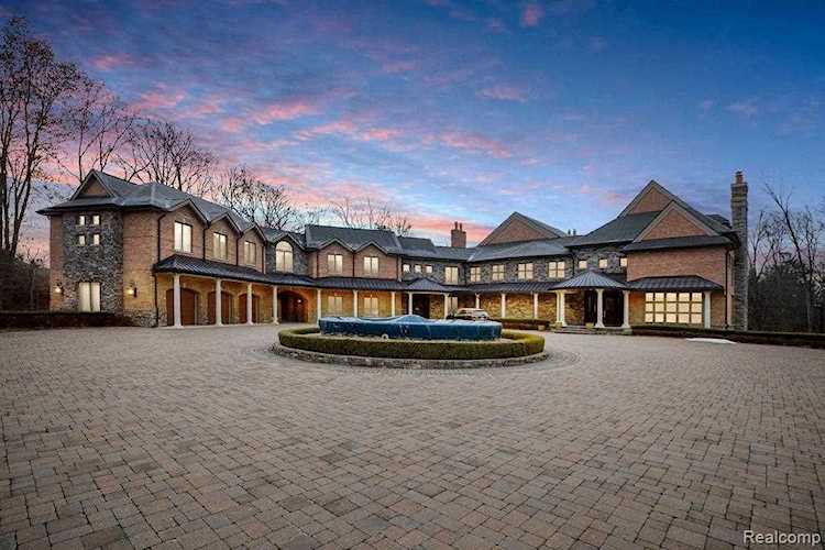 2517 Walnut Lake Rd West Bloomfield Twp, MI 48323