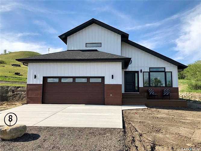 70 8th Ave Lumsden, SK S0G 3C0