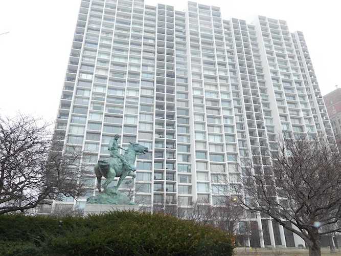 3200 N Lake Shore Dr #2710 Chicago, IL 60657 | MLS 10638529 Photo 1