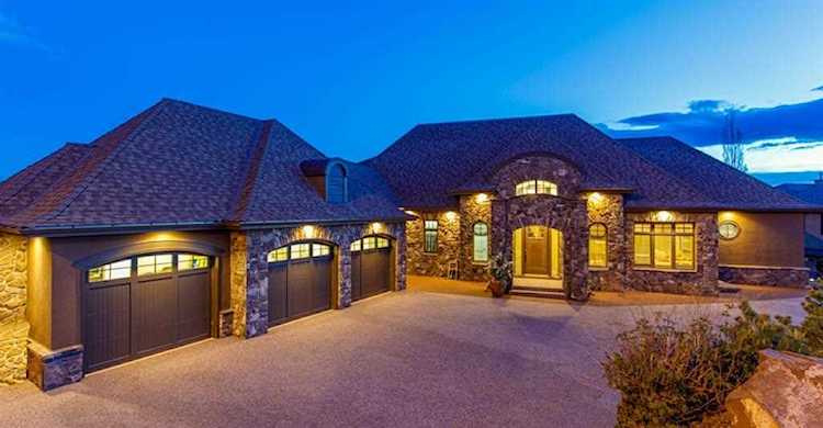 7 Spring Valley Way SW Calgary, AB T3H 5M1