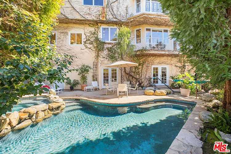 3683 Buena Park Dr Studio City, CA 91604