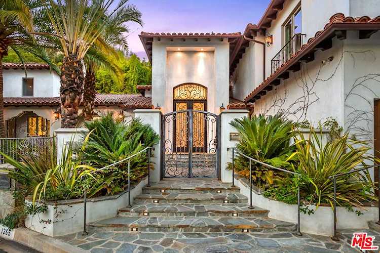 1365 Shadybrook Dr Beverly Hills, CA 90210
