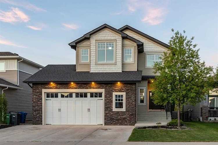 1233 Hillcrest Manor Estates Strathmore, AB T1P 1X1