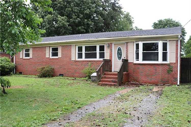 2633 Cedar Rd Chesapeake, VA 23323