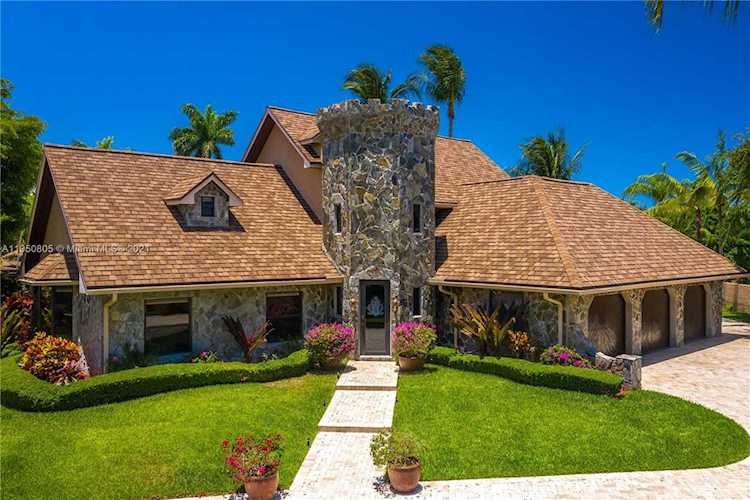 8445 SW 182nd Ter Palmetto Bay, FL 33157