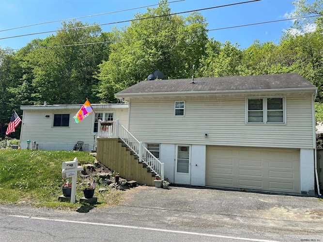 185 Beaver Dam Rd Voorheesville, NY 12186