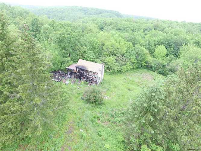 101 Villeneuve Dr Altamont, NY 121070000