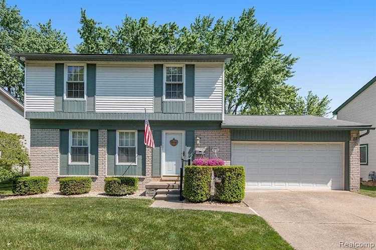 39234 Gloucester St Westland, MI 48186 | MLS 2210043023 Photo 1