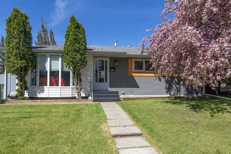 404 Athlone Rd SE Calgary, AB t2h 1v7