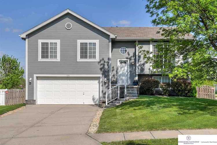 724 Clearwater Dr Papillion, NE 68046 | MLS 22109159 Photo 1