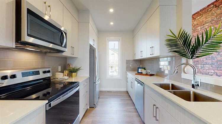 322 Evanscrest Square NW Calgary, AB T3P 0K4