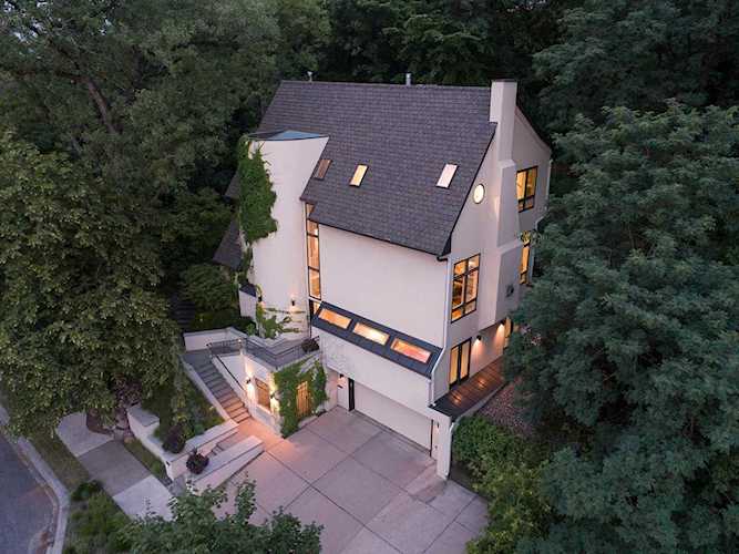 915 Kenwood Parkway Minneapolis, MN 55403