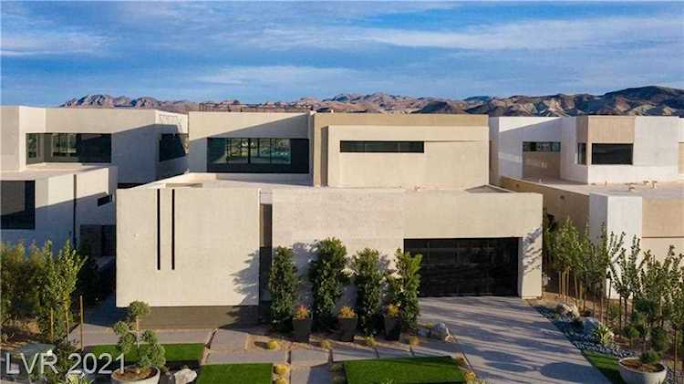 16 Highland Cove Ln Henderson, NV 89011