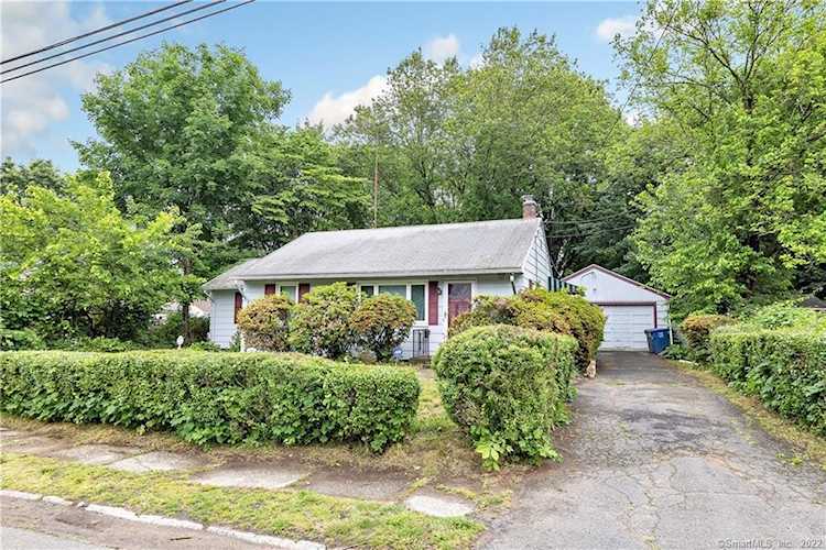 28 Tully Circle Bridgeport, CT 06610