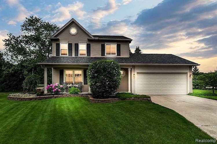 891 Eton Dr South Lyon, MI 48178 | MLS 2210043716 Photo 1