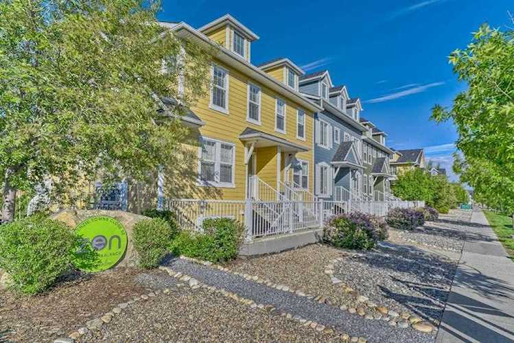 141 Mckenzie Towne Close SE Calgary, AB T2Z 1A7