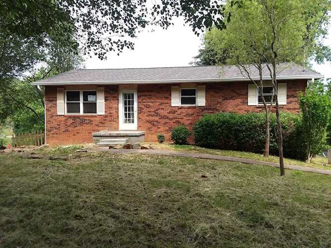 2614 Pinecrest Ln Strawberry Plains, TN 37871