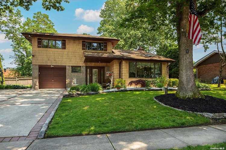 1 Point of Woods Road Old Bethpage, NY 11804