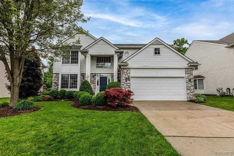 1191 Shetland Dr South Lyon, MI 48178 | MLS 2210043398 Photo 1