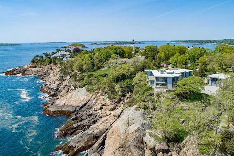 27 Smiths Point Rd Manchester, MA 01944