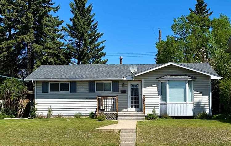 151 Galbraith Dr SW Calgary, AB T3E 4Z5