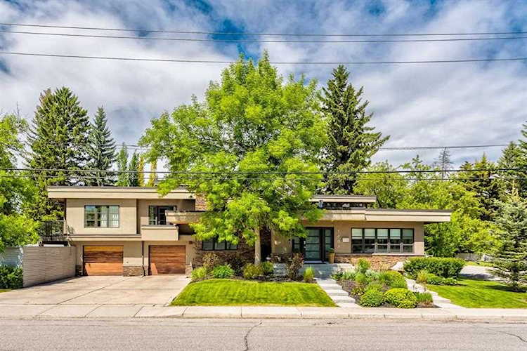 1402 34 Ave SW Calgary, AB T2T 2A8