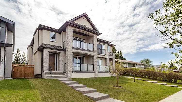 5606 37 St SW Calgary, AB T3E 5M6