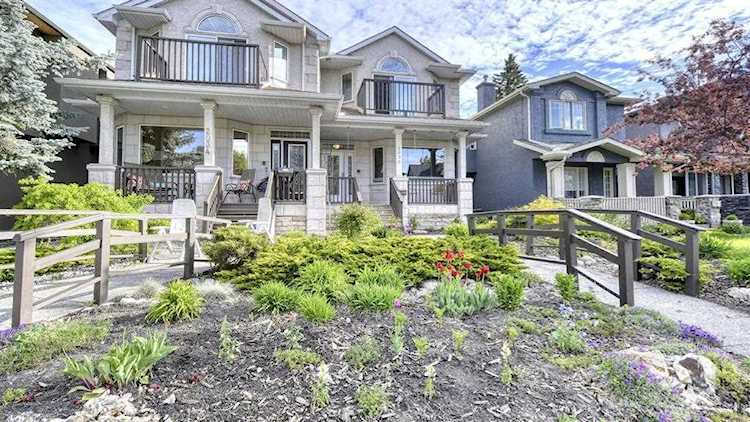 2032 1 Ave NW Calgary, AB T2N 0B3