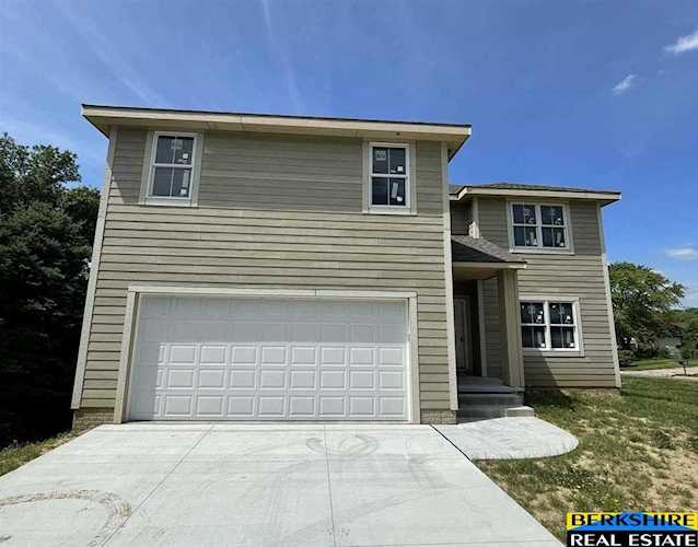 8727 Pratt St Omaha, NE 68134