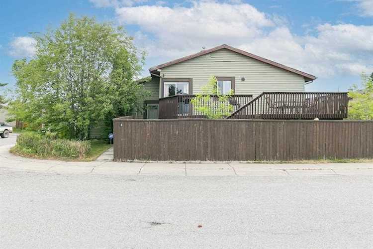 16 Pinecliff Close NE Calgary, AB T1Y 4N5