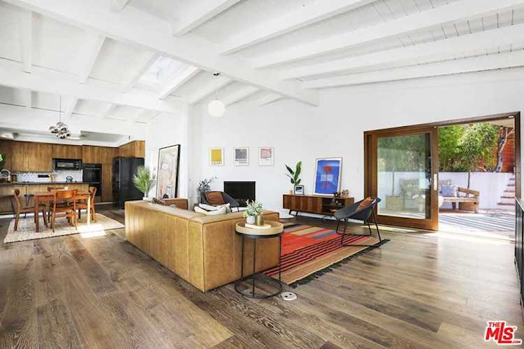 2622 Rinconia Dr Los Angeles, CA 90068