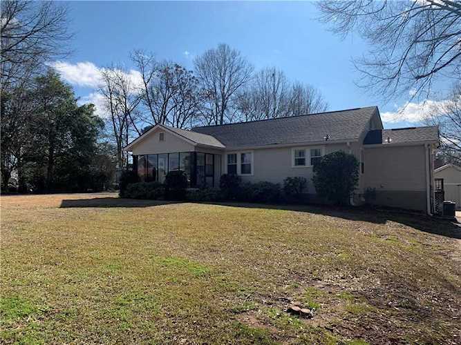 408 N 11th St Opelika, AL 36801