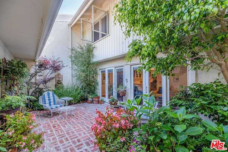 2660 Claray Dr Los Angeles, CA 90077