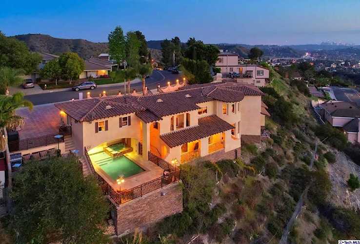 2025 Parkmount Dr Glendale, CA 91206