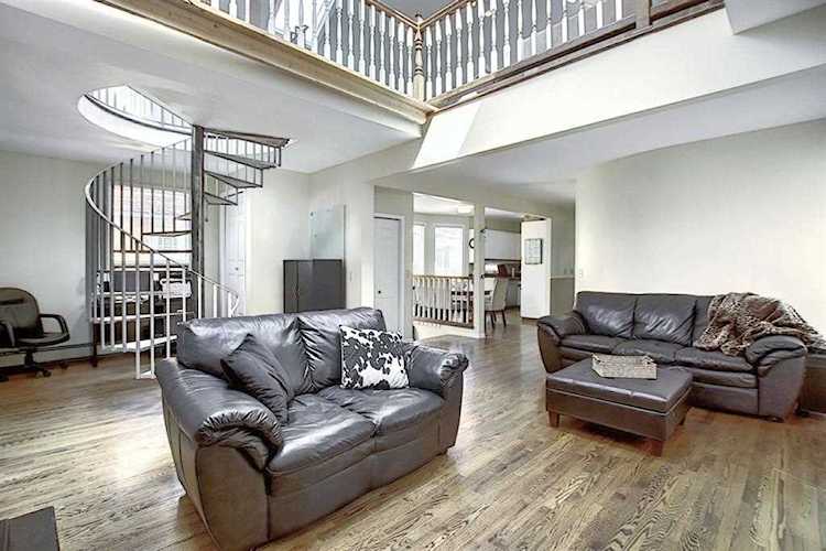 2122 15 St SW #2 Calgary, AB T2T 3Y8