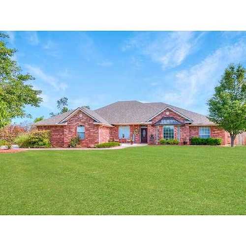 1505 SW 40th St Moore, OK 73160