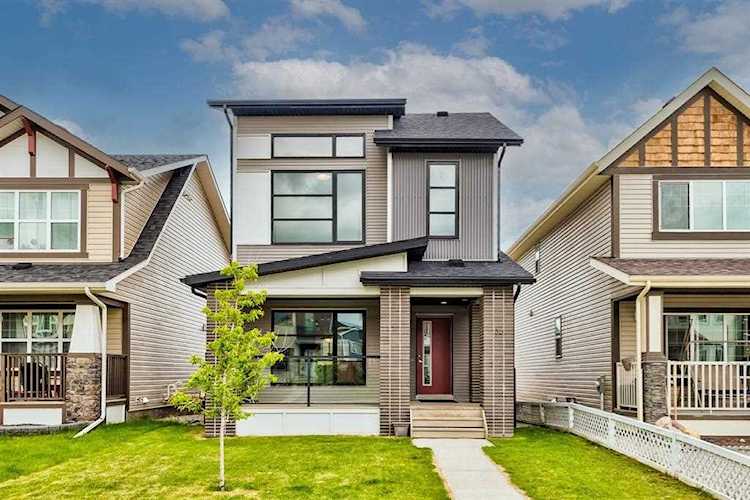 136 Copperpond Parade SE Calgary, AB T2Z 5A9