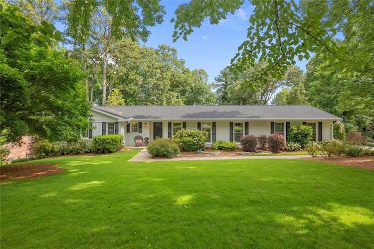 1711 Chateau Dr, Dunwoody, GA. 30338 | MLS #6893627 | $735,000 Photo 1