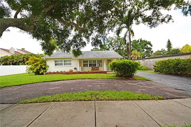 1874 Oregon Ave NE St. Petersburg, FL 33703