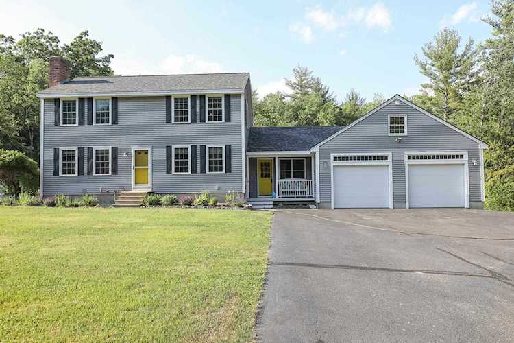 35 Marty Dr Merrimack, NH 03054